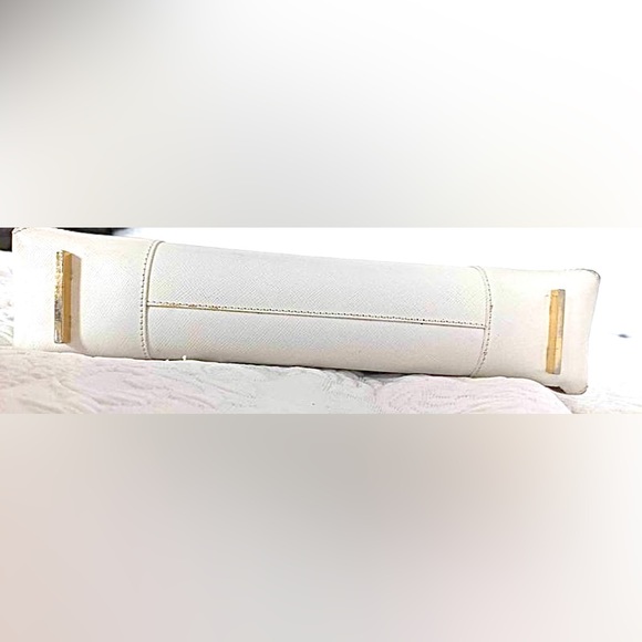 Vintage ST. JOHN Shoulder Handbag With Gold plaque. - Picture 9 of 10